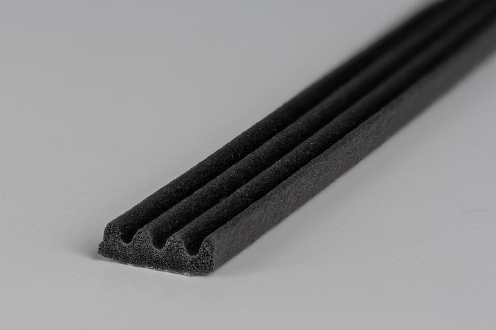 Joint d'isolation adhésif autocollant pour espaces faibles