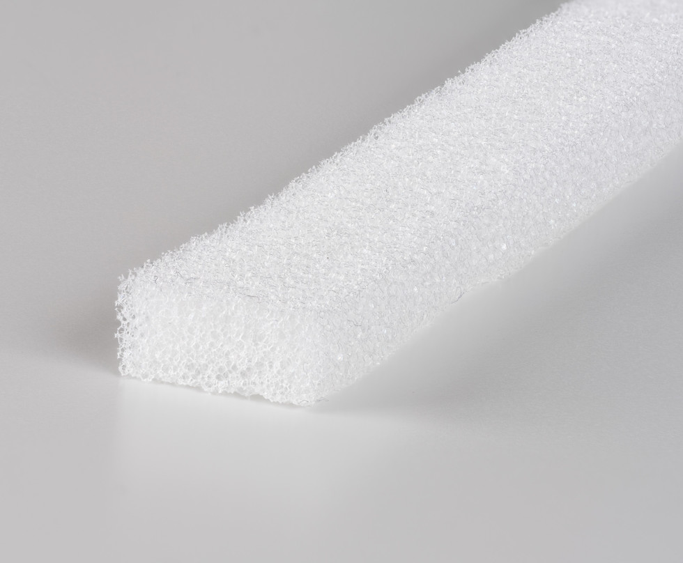 Mousse d'isolation adhésive